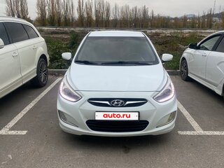 2013 Hyundai Solaris I, белый, 737000 рублей, вид 2