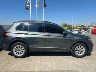 2021 Volkswagen Tiguan II Рестайлинг, серый, 2420000 рублей, вид 4