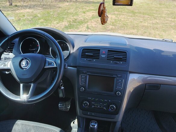 2014 Skoda Yeti I Рестайлинг, белый, 825000 рублей - вид 9