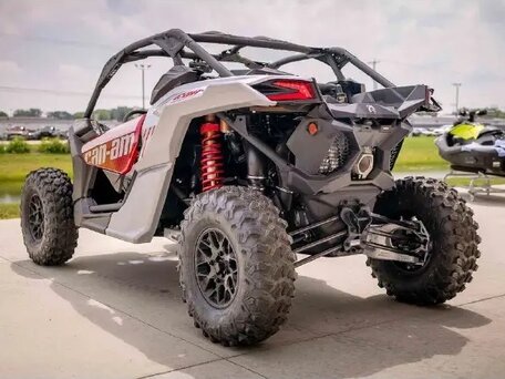 2025 BRP Can-Am Maverick X RS Turbo RR, красный, 3326000 рублей, вид 4