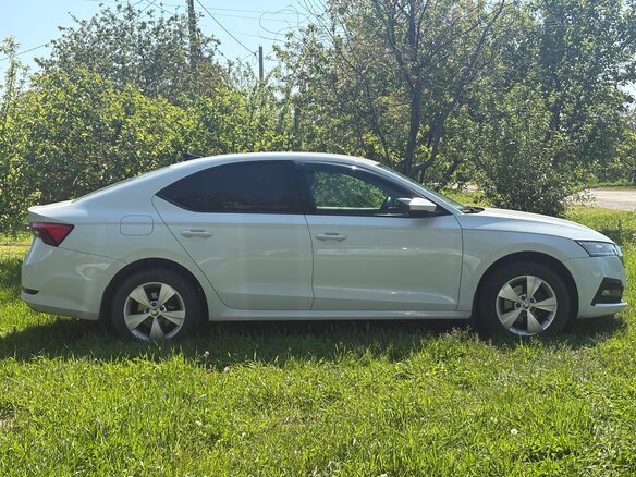 2021 Skoda Octavia IV (A8), белый, 1720000 рублей - вид 3