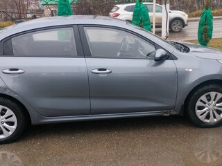 2019 Kia Rio IV, серый, 1100000 рублей, вид 2