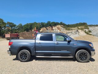 2009 Toyota Tundra CrewMax II, серый, 3500000 рублей, вид 1