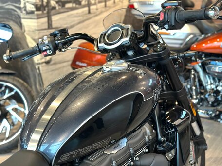 2024 Triumph Rocket 3, чёрный, 3600000 рублей, вид 4