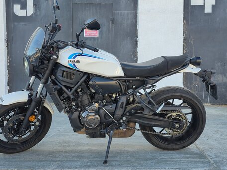 2023 Yamaha XSR700, белый, 900000 рублей, вид 1