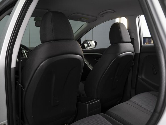 2016 Hyundai i30 II Рестайлинг, серебристый, 1000000 рублей - вид 9
