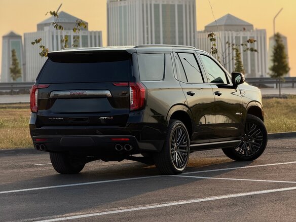 2022 GMC Yukon XL V, чёрный - вид 3