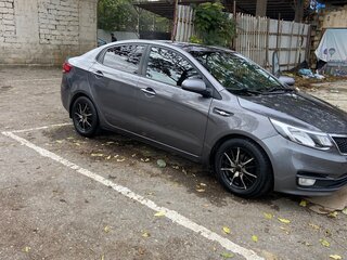 2015 Kia Rio III Рестайлинг, серый, 850000 рублей, вид 3