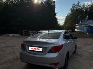 2015 Hyundai Solaris I Рестайлинг, серебристый, 650000 рублей, вид 3