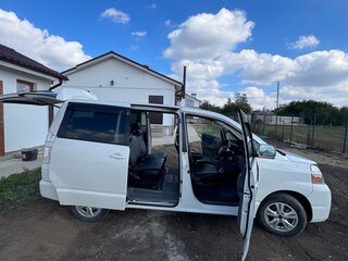 2007 Toyota Voxy I (R60), белый, 1050000 рублей, вид 5