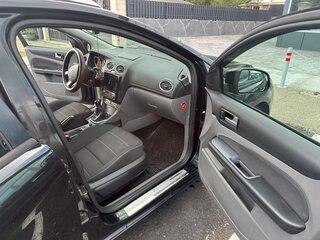 2010 Ford Focus II Рестайлинг, чёрный, 560000 рублей, вид 5