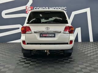 2013 Toyota Land Cruiser 200 Series Рестайлинг 1, белый, 3920000 рублей, вид 4