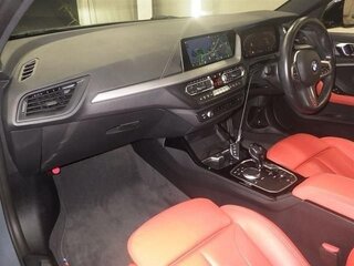 2020 BMW 1 серии 118i III (F40), серый, 1450000 рублей, вид 5