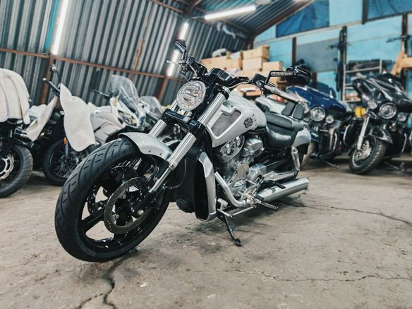2009 Harley-Davidson V-Rod Muscle, серебристый, 1180000 рублей
