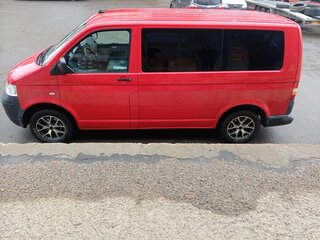 2009 Volkswagen Caravelle SWB T5, красный, 1800000 рублей, вид 4