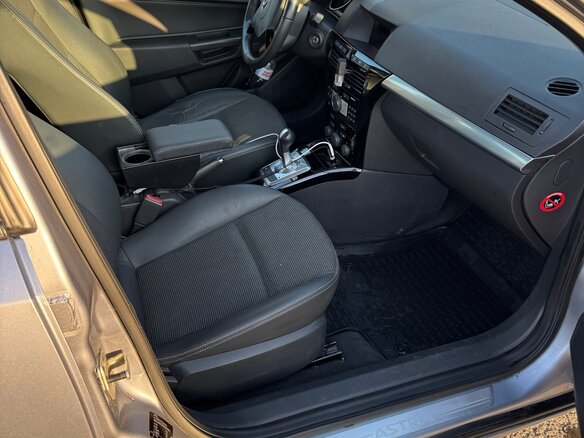2009 Opel Astra H Рестайлинг, серебристый, 350000 рублей - вид 4