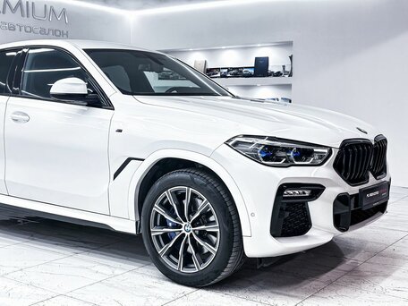 2021 BMW X6 40i III (G06), белый, 7550000 рублей, вид 3
