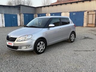 2013 Skoda Fabia II Рестайлинг, серебристый, 595000 рублей, вид 1