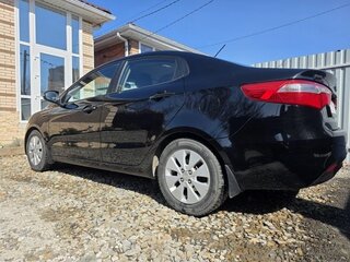2013 Kia Rio 4-speed III, чёрный, 1050000 рублей, вид 3