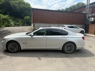 2010 BMW 7 серии 750i xDrive V (F01/F02/F04), белый, 2000000 рублей, вид 4