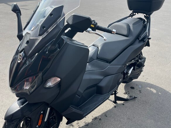 2023 Sym Maxsym TL 500, чёрный - вид 1