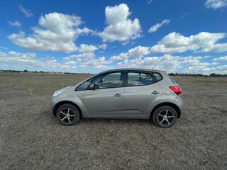 2012 Kia Venga 5-speed I, серебристый, 840000 рублей, вид 4