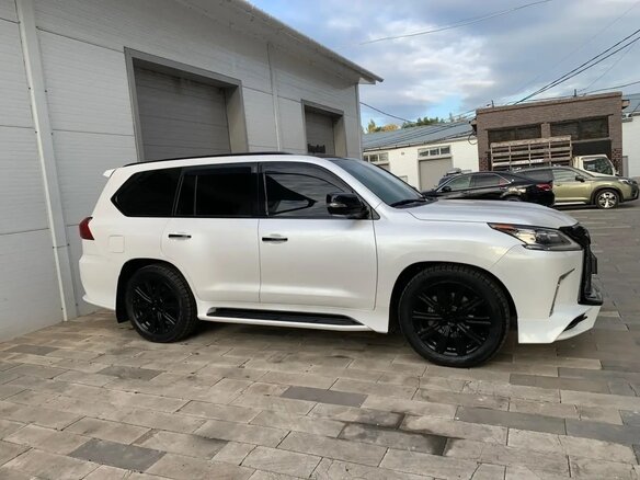 2018 Lexus LX 570 III Рестайлинг 2, белый, 9500000 рублей - вид 2