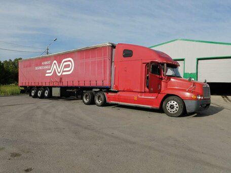 1999 Freightliner Century Class, красный, 3100000 рублей, вид 2