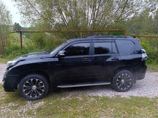 2013 Toyota Land Cruiser Prado 5-speed 150 Series Рестайлинг 1, чёрный, 4100000 рублей, вид 4