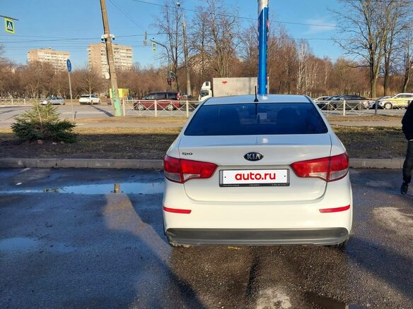 2015 Kia Rio III Рестайлинг, белый, 680000 рублей - вид 2