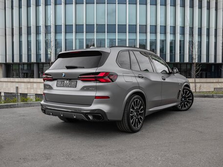 2025 BMW X5 40d IV (G05/G18) Рестайлинг, серый, 15100000 рублей, вид 4
