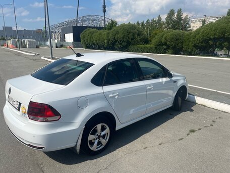 2018 Volkswagen Polo V Рестайлинг, белый, 1445000 рублей, вид 4