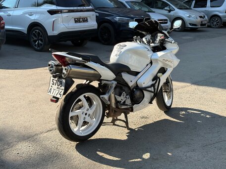 2006 Honda VFR 800, белый, 595000 рублей, вид 3