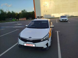 2021 Kia Rio IV Рестайлинг, белый, 1000000 рублей, вид 1