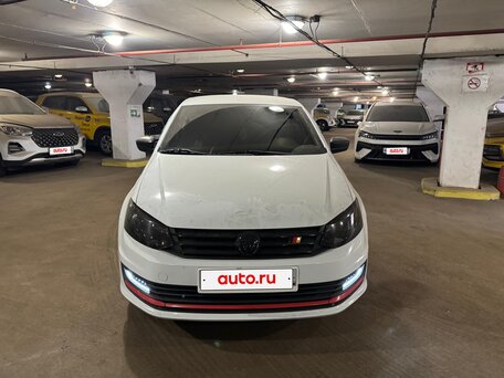 2019 Volkswagen Polo V Рестайлинг, белый, 885115 рублей, вид 2