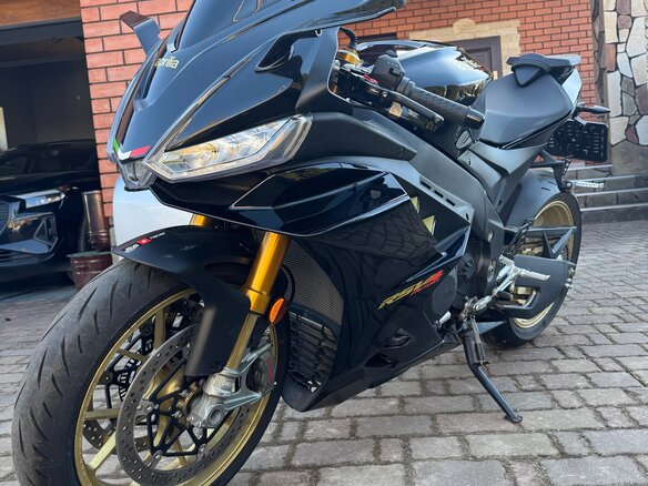 2022 Aprilia RSV4, чёрный - вид 13