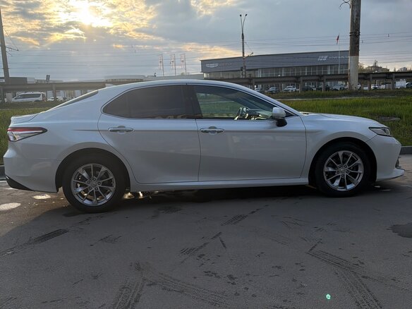 2019 Toyota Camry VIII (XV70), белый, 2750000 рублей - вид 1