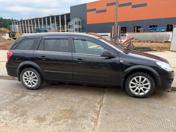 2014 Opel Astra H Рестайлинг, чёрный, 555000 рублей - вид 2