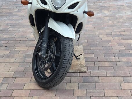 2010 Suzuki GSX 1250 FA, белый, 450000 рублей, вид 2
