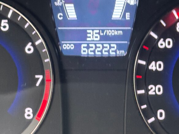 2011 Hyundai Solaris I, серебристый, 810000 рублей - вид 8