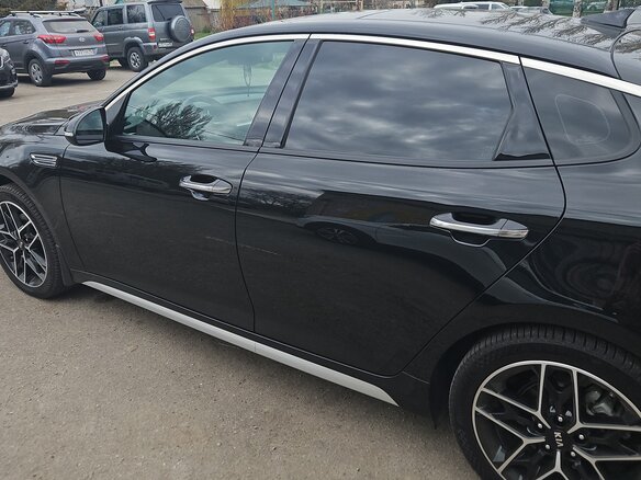2018 Kia Optima IV Рестайлинг, чёрный, 2600000 рублей - вид 4