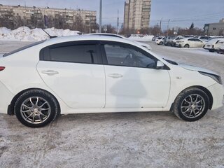 2018 Kia Rio IV, белый, 850000 рублей, вид 2