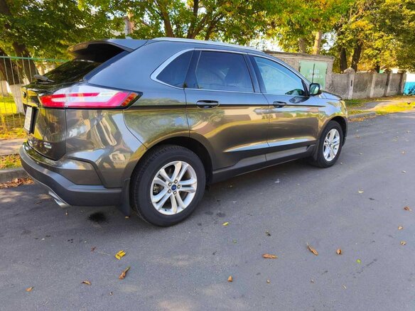 2019 Ford Edge II Рестайлинг, серый, 2000000 рублей - вид 4
