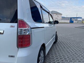 2007 Toyota Noah II (R70), белый, 900000 рублей, вид 5