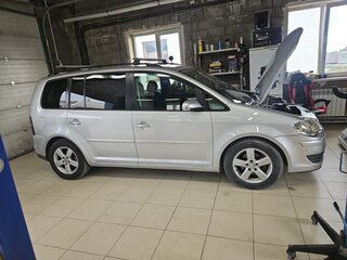 2008 Volkswagen Touran Cross I Рестайлинг, серебристый, 1000000 рублей, вид 1