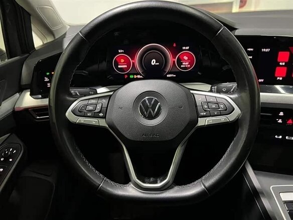 2022 Volkswagen Golf VIII, серый, 1899000 рублей - вид 9
