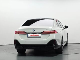 2024 BMW 5 серии 530i xDrive VIII (G60/G61/G68), белый, 8200000 рублей, вид 4