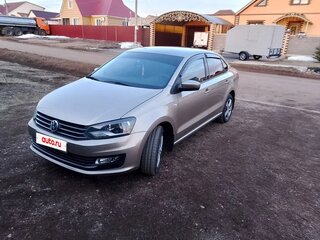 2017 Volkswagen Polo V Рестайлинг, бежевый, 1300000 рублей, вид 1
