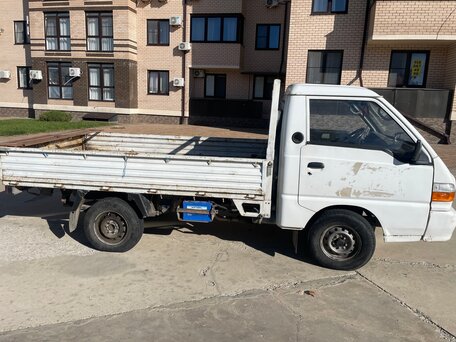 2006 Hyundai H-1, белый, 450000 рублей, вид 2