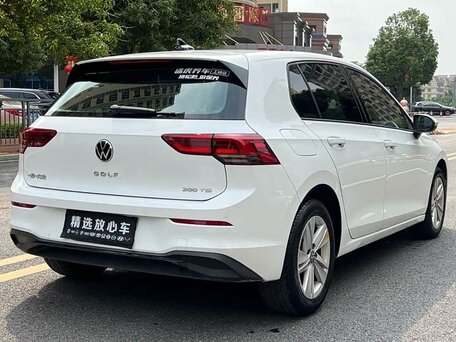 2023 Volkswagen Golf VIII, белый, 1600000 рублей, вид 4